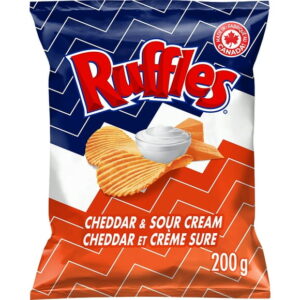 Ruffles Cheddar & Sour Cream flavoured Potato Chips, 200 g.